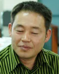시인인 김두안의 대표 이미지