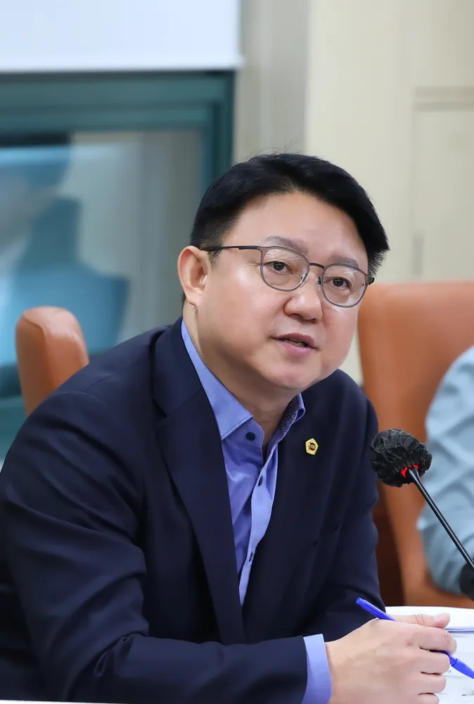 대학교수인 김춘곤의 대표 이미지