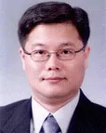 평론가, 아동문학가인 신기용의 대표 이미지