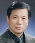 소설가인 이기윤의 대표 이미지
