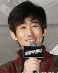 영화감독, 시나리오작가인 윤재근의 대표 이미지