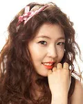 가수인 정하윤의 대표 이미지