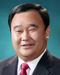 금융인인 윤한팔의 대표 이미지