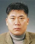 스케이트감독인 윤의중의 대표 이미지