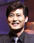 뮤지컬배우인 크리스 조의 대표 이미지