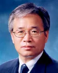 (전직)대학교수, (전직)정무직공무원인 정병석의 대표 이미지