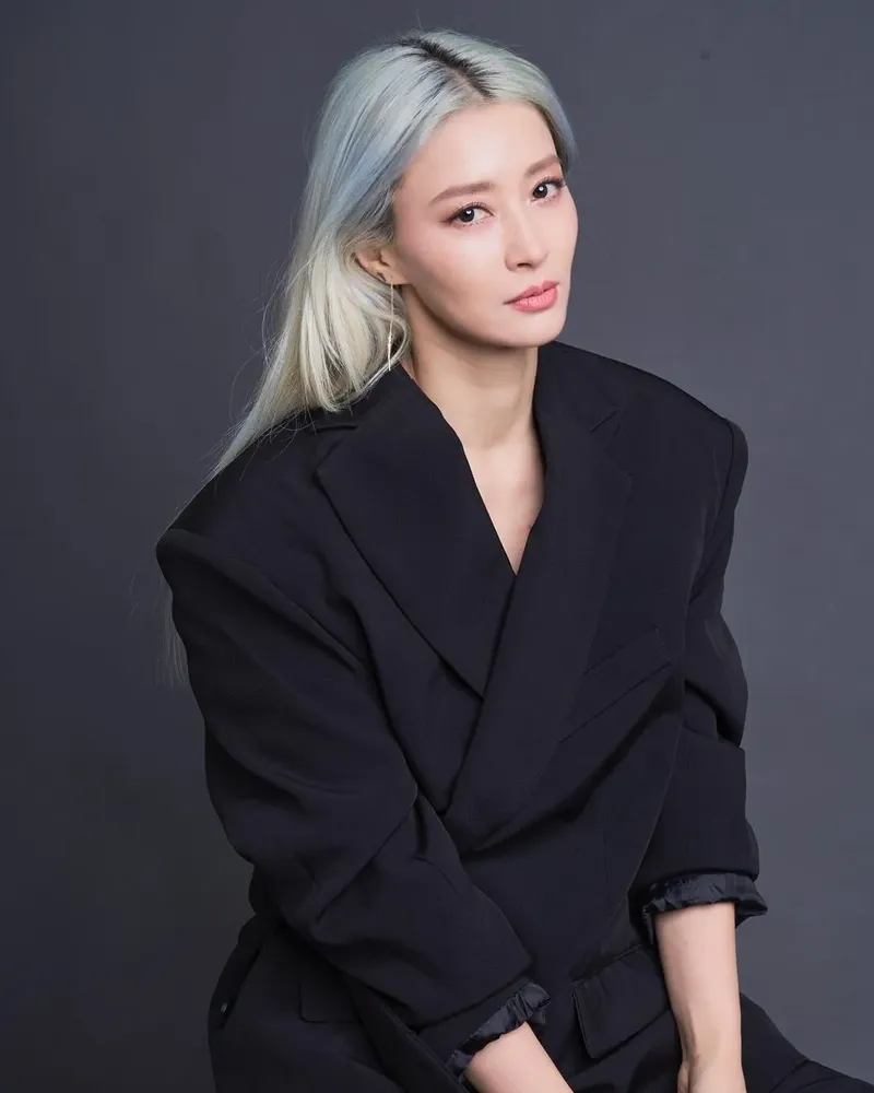 가수인 황보의 대표 이미지