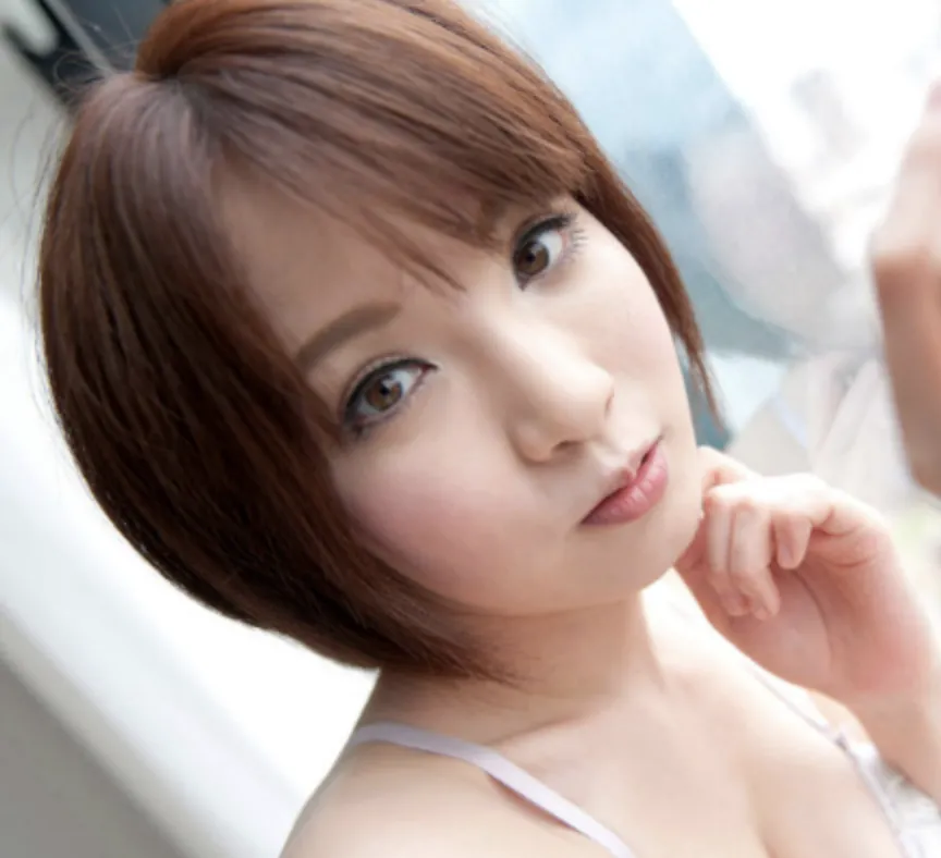 AV배우인 츠지모토 료의 대표 이미지