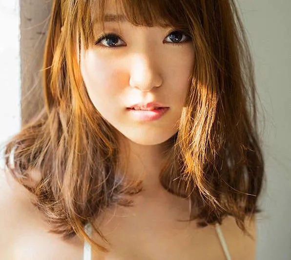 AV배우인 카세 하루나의 대표 이미지