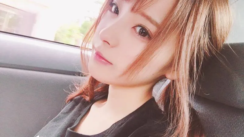AV배우인 모모노기 카나의 대표 이미지