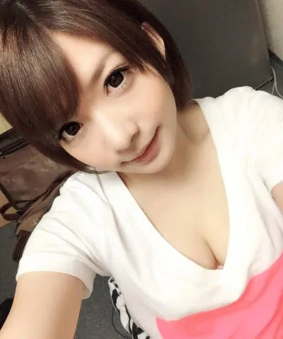 AV배우인 나루미 우루미의 대표 이미지