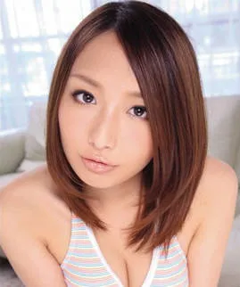 AV배우인 나리미야 카나의 대표 이미지