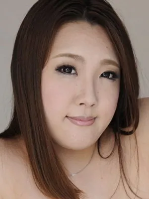 AV배우인 아야카와 마도카의 대표 이미지