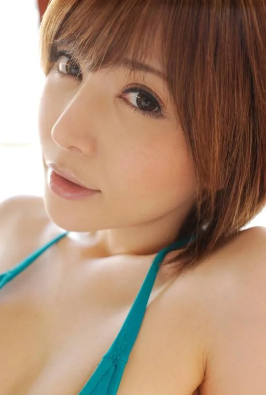 AV배우인 사토미 유리아의 대표 이미지