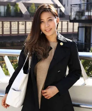 AV배우인 아카사카 루나의 대표 이미지