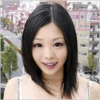 AV배우인 아다치 유즈나의 대표 이미지
