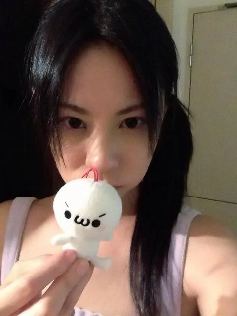 AV배우인 아이다 나나의 대표 이미지