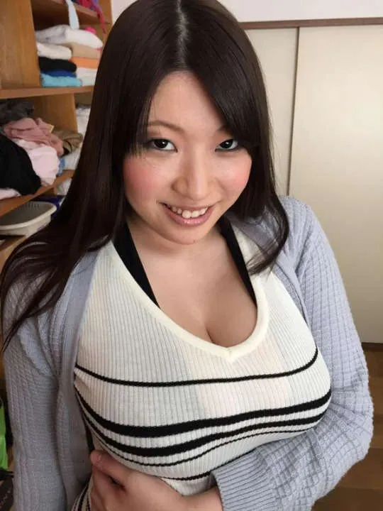 AV배우인 유라 치토세의 대표 이미지