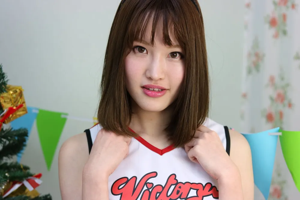 AV배우인 타카나시 루의 대표 이미지