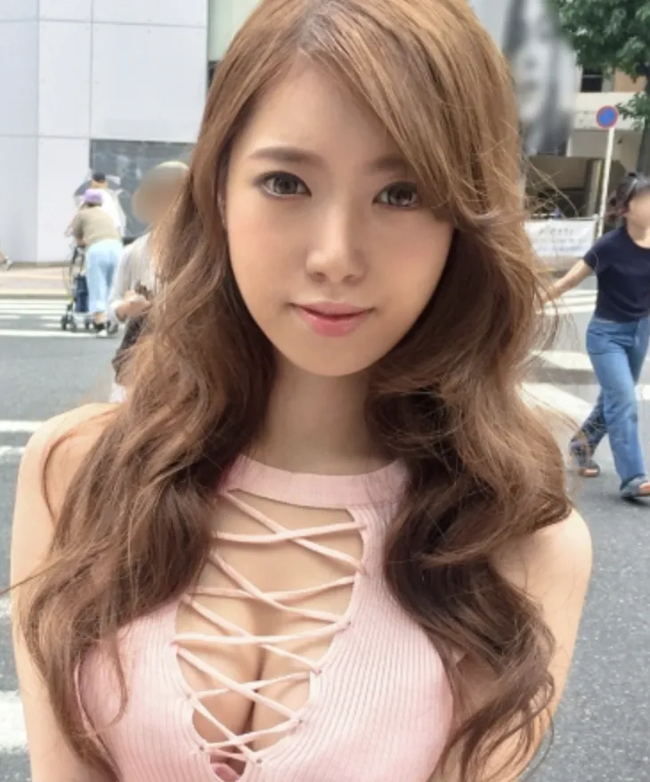 AV배우인 코미야 노노카의 대표 이미지