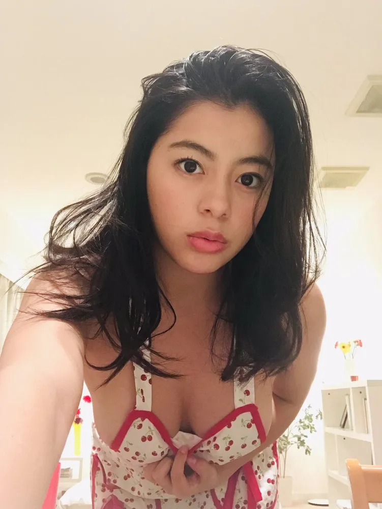 AV배우인 사쿠라바 히카리의 대표 이미지