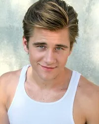 영화배우인 루크 벤워드의 대표 이미지