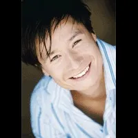 배우인 매튜 양 킹의 대표 이미지