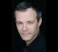 배우인 브론티스 조도로브스키의 대표 이미지