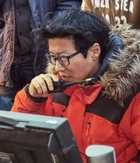 영화감독인 황동혁의 대표 이미지