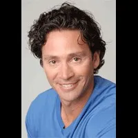 배우인 미첼 게이로드의 대표 이미지