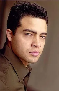 배우인 잭 구즈먼의 대표 이미지