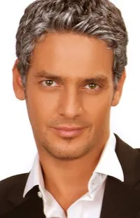 배우인 칼에드 아볼 나가의 대표 이미지