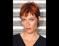 배우인 론다 핀델턴의 대표 이미지