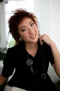 배우인 아치타 시카마나의 대표 이미지