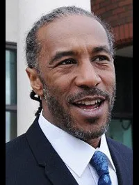 영화배우인 대니 존 줄스의 대표 이미지