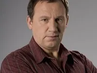 배우인 앤드류 그레인저의 대표 이미지