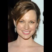 영화배우인 줄리 앤 에머리의 대표 이미지