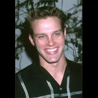 영화배우인 트래비스 슐트의 대표 이미지