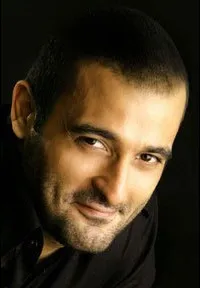 배우인 악쉐이 칸나의 대표 이미지