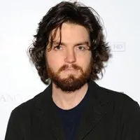 영화배우인 톰 버크의 대표 이미지