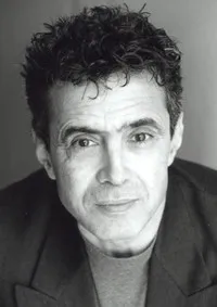 영화배우인 루네스 타자이르트의 대표 이미지