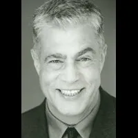 배우인 빈센트 과스타페로의 대표 이미지