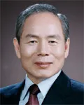 대학교수, (전직)정무직공무원, (전직)교육감인 설동근의 대표 이미지
