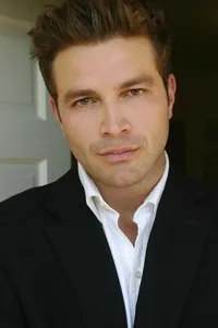 각본, 배우, 제작/기획, 감독, 스턴트맨인 토니 쉬에나의 대표 이미지