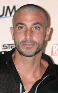 배우인 다니엘레 리오티의 대표 이미지