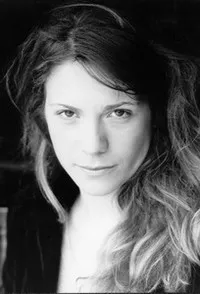 배우인 이사벨라 라고네스의 대표 이미지