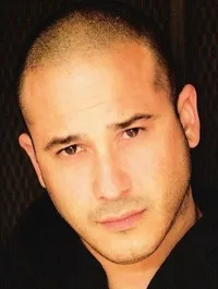 배우인 조 니브스의 대표 이미지