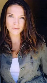 배우인 캐롤 휘트니 스미스의 대표 이미지