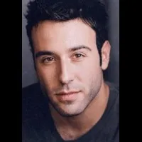 배우인 코비 라이언 맥래핀의 대표 이미지