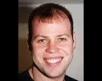 배우인 아디르 밀러의 대표 이미지